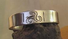 Armreifen & Armbänder