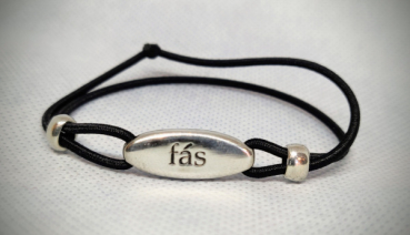 Irisches Armband in Gälisch-Englisch (fás-grow)
