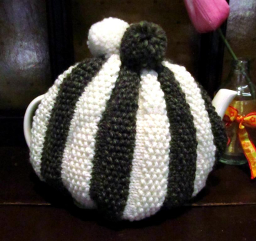 Carraig Donn Striped Tea Cosey Handknitted R 530 216